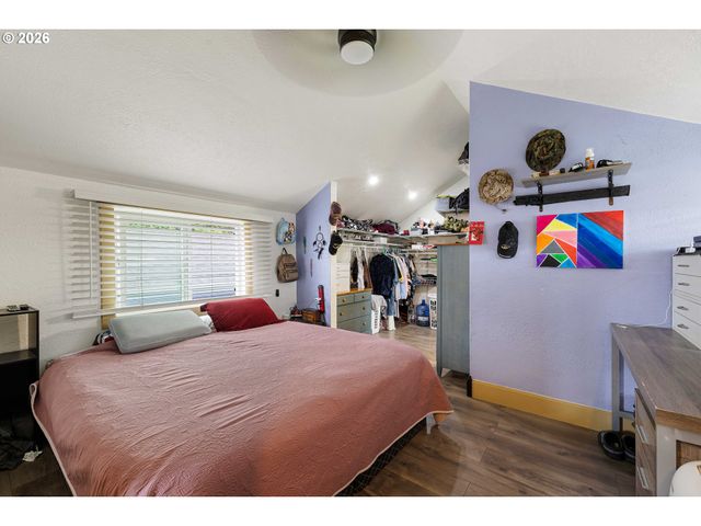 220 21ST St, Springfield, OR 97477