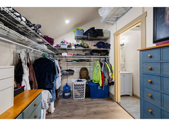 220 21ST St, Springfield, OR 97477