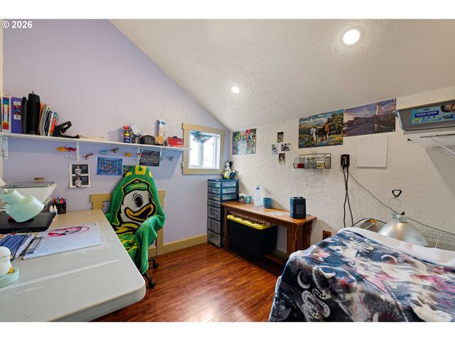 220 21ST St, Springfield, OR 97477