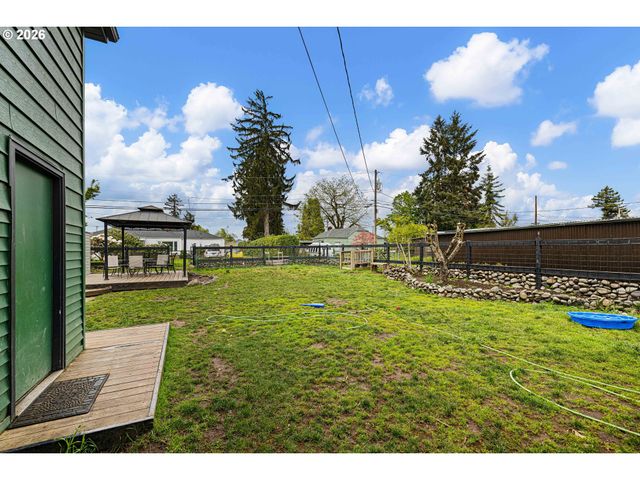 220 21ST St, Springfield, OR 97477