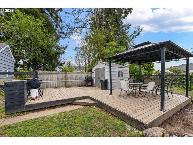 220 21ST St, Springfield, OR 97477