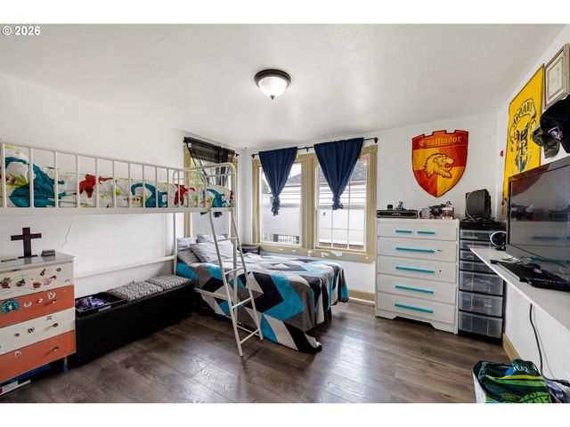 220 21ST St, Springfield, OR 97477