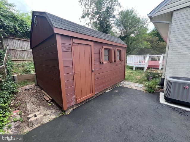 7021 HICKORY HILL RD, Falls Church, VA 22042