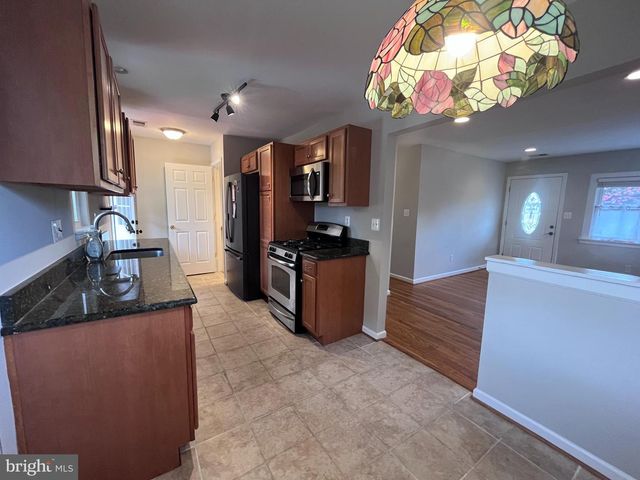 7021 HICKORY HILL RD, Falls Church, VA 22042