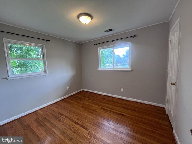 7021 HICKORY HILL RD, Falls Church, VA 22042