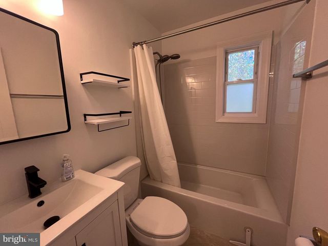 7021 HICKORY HILL RD, Falls Church, VA 22042