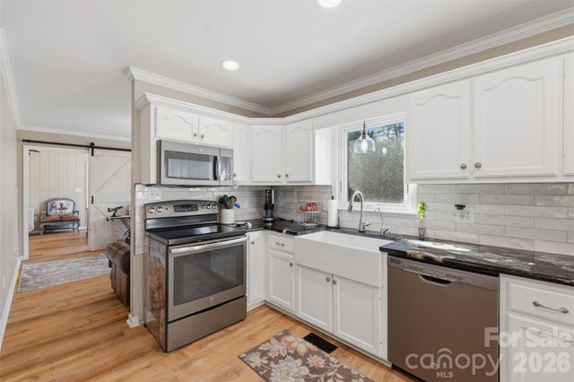 40 Candlewick Cove Drive, Taylorsville, NC 28681
