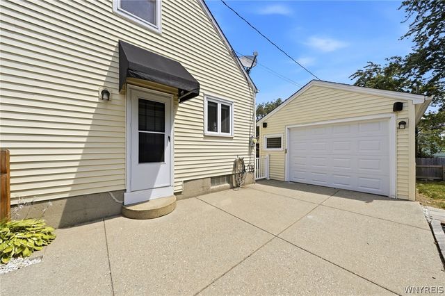 25 South Huxley Drive, Cheektowaga, NY 14225