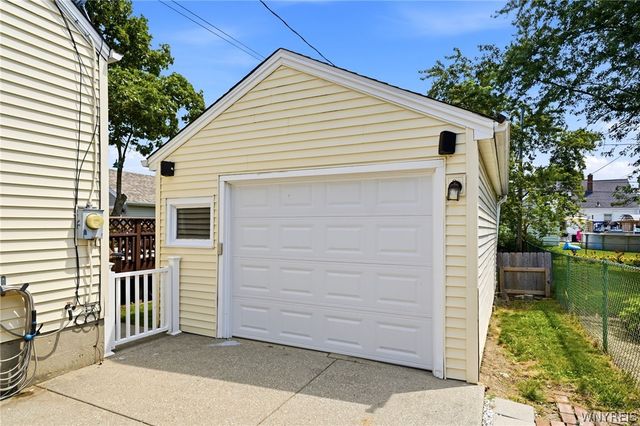 25 South Huxley Drive, Cheektowaga, NY 14225