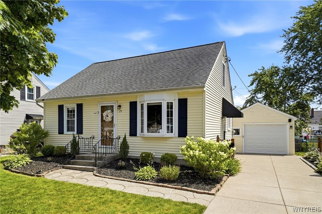 25 South Huxley Drive, Cheektowaga, NY 14225