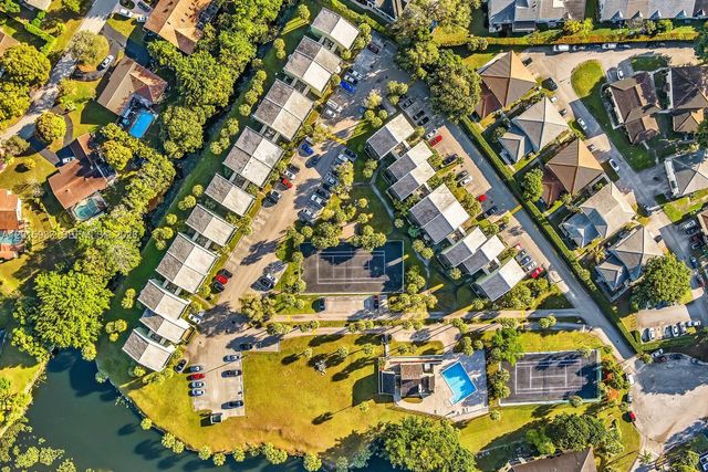 8911 NW 28th Dr 32B, Coral Springs, FL 33065