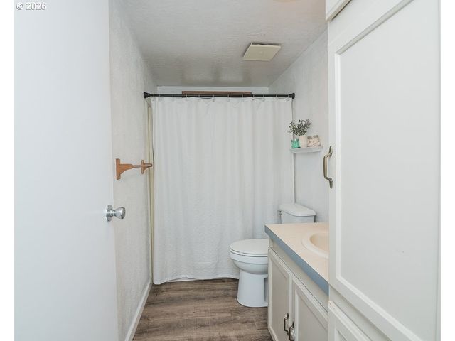 898 LOCHAVEN Ave, Springfield, OR 97477