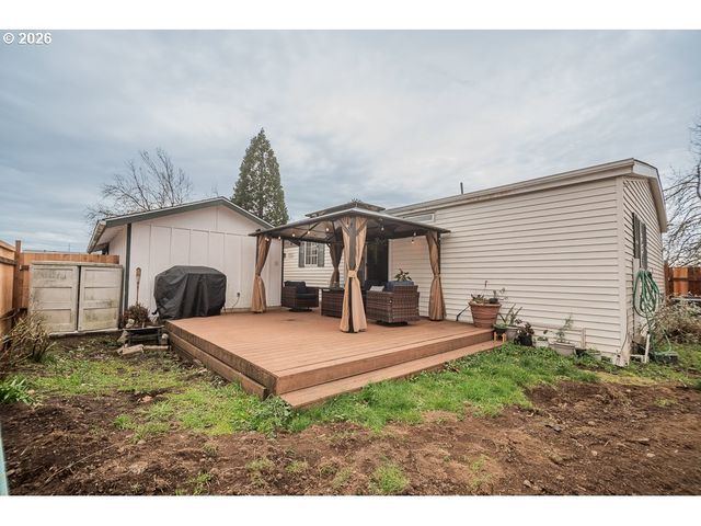 898 LOCHAVEN Ave, Springfield, OR 97477
