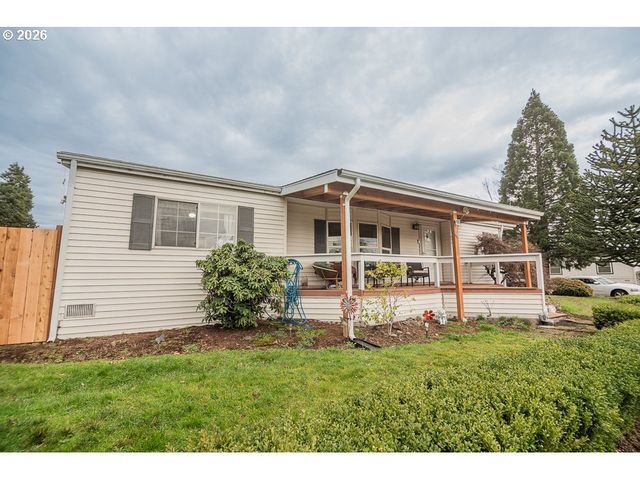 898 LOCHAVEN Ave, Springfield, OR 97477
