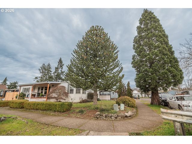 898 LOCHAVEN Ave, Springfield, OR 97477