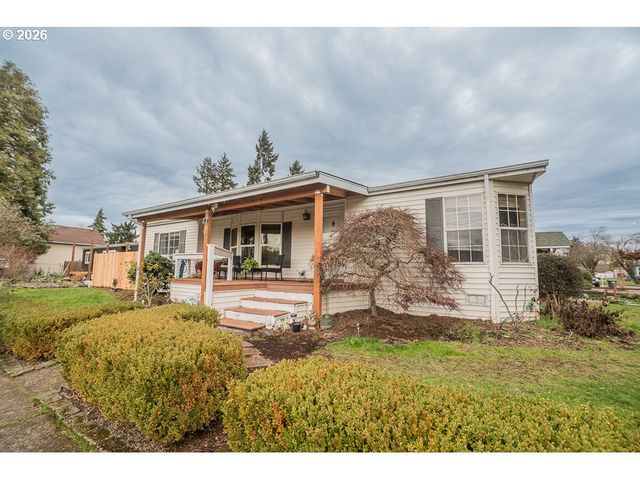 898 LOCHAVEN Ave, Springfield, OR 97477