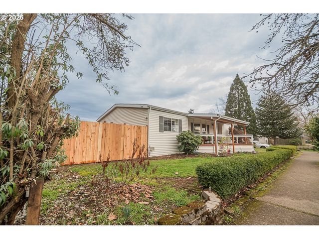 898 LOCHAVEN Ave, Springfield, OR 97477