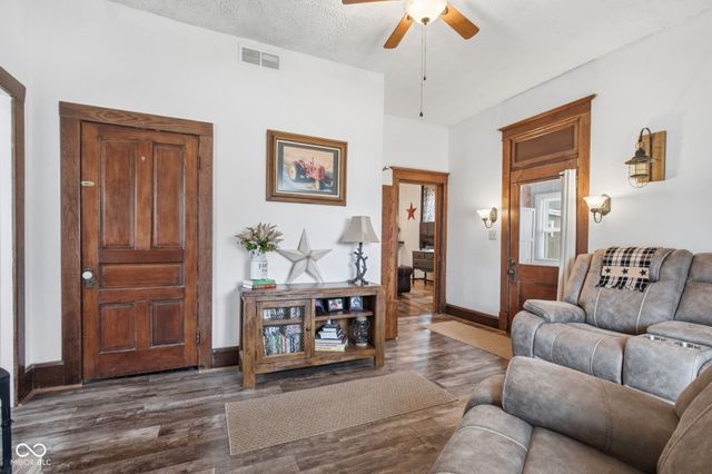 105 E Adams Street, Kirklin, IN 46050