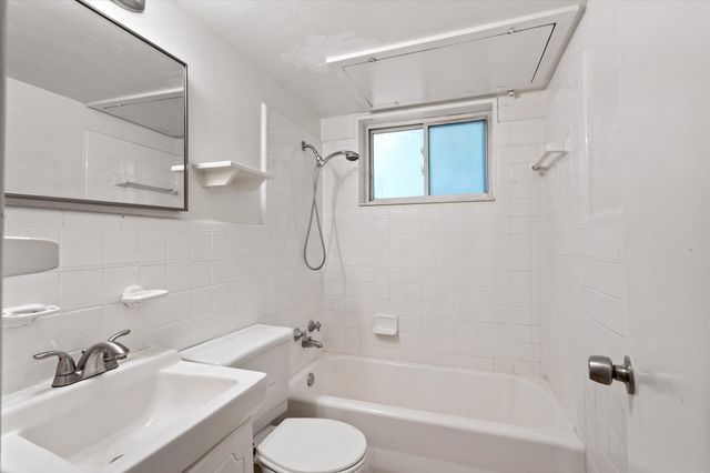 5837 Locke Avenue C, Fort Worth, TX 76107