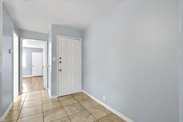 5837 Locke Avenue C, Fort Worth, TX 76107