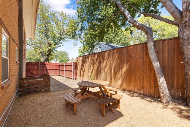 5837 Locke Avenue C, Fort Worth, TX 76107