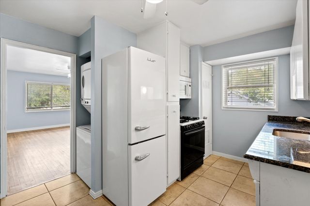 5837 Locke Avenue C, Fort Worth, TX 76107