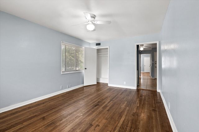 5837 Locke Avenue C, Fort Worth, TX 76107