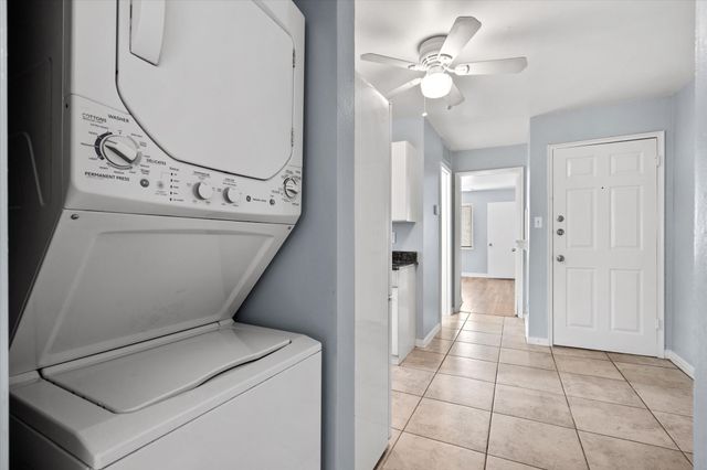 5837 Locke Avenue C, Fort Worth, TX 76107