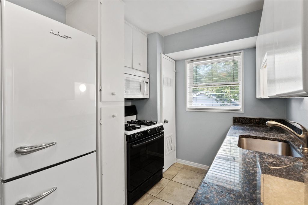 5837 Locke Avenue C, Fort Worth, TX 76107