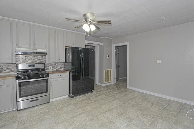 104 S Beatty Avenue, Livingston, TX 77351