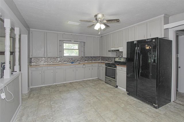 104 S Beatty Avenue, Livingston, TX 77351