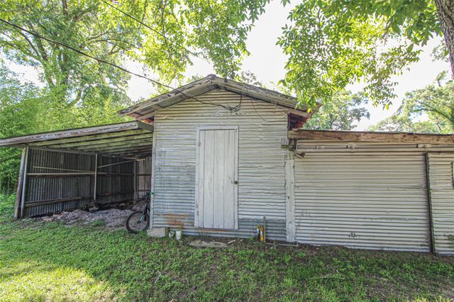 104 S Beatty Avenue, Livingston, TX 77351