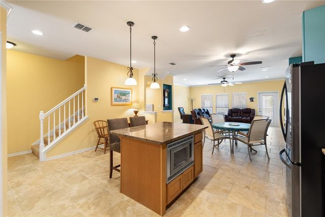 14878 Granada Dr 402, Corpus Christi, TX 78418