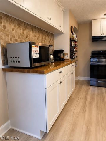 9614 Ravenna Road, Twinsburg, OH 44087
