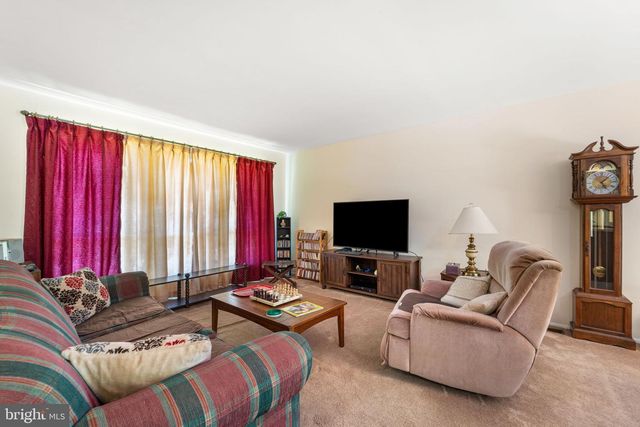 19 GLOUCESTER CT, Mount Holly, NJ 08060