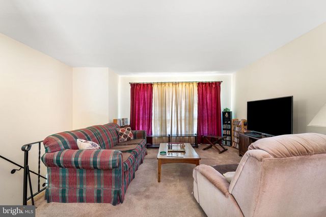 19 GLOUCESTER CT, Mount Holly, NJ 08060