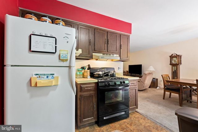 19 GLOUCESTER CT, Mount Holly, NJ 08060