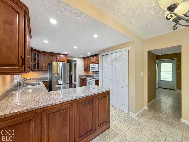 980 Wood Creek Place, Greenwood, IN 46142
