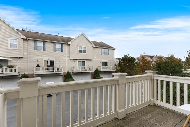 726 Hanbury Drive, Des Plaines, IL 60016