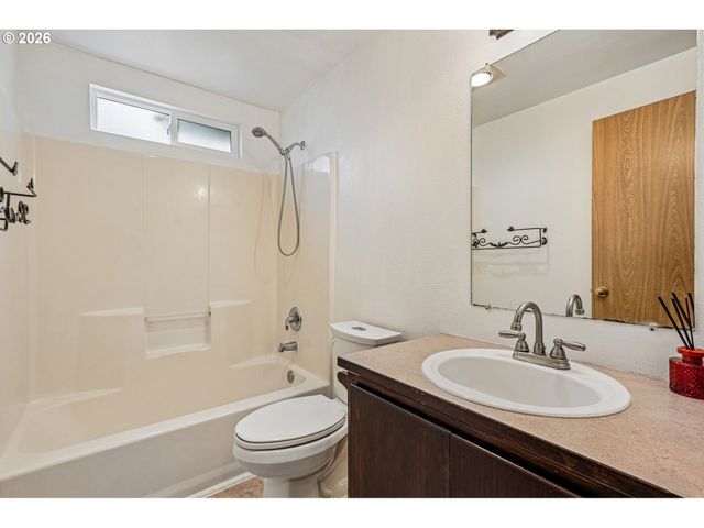 8103 Ne 166TH Ave, Vancouver, WA 98682