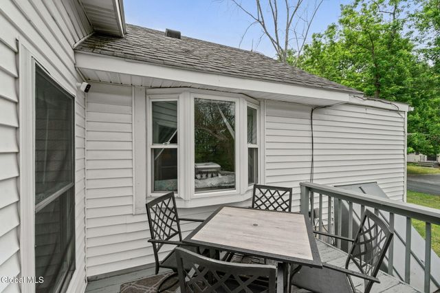 5 Wanzer Avenue, East Greenbush, NY 12144