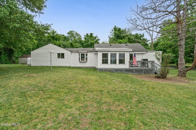5 Wanzer Avenue, East Greenbush, NY 12144