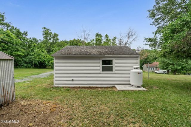5 Wanzer Avenue, East Greenbush, NY 12144