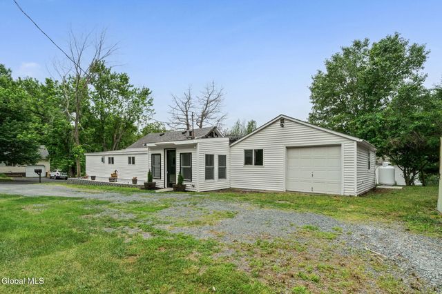 5 Wanzer Avenue, East Greenbush, NY 12144