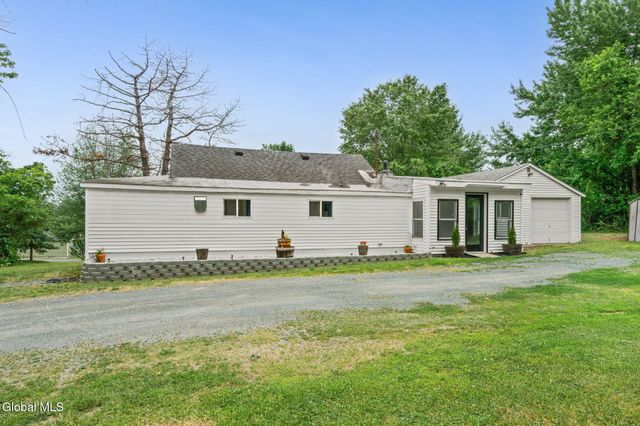 5 Wanzer Avenue, East Greenbush, NY 12144