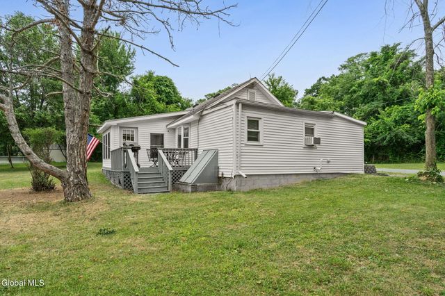 5 Wanzer Avenue, East Greenbush, NY 12144