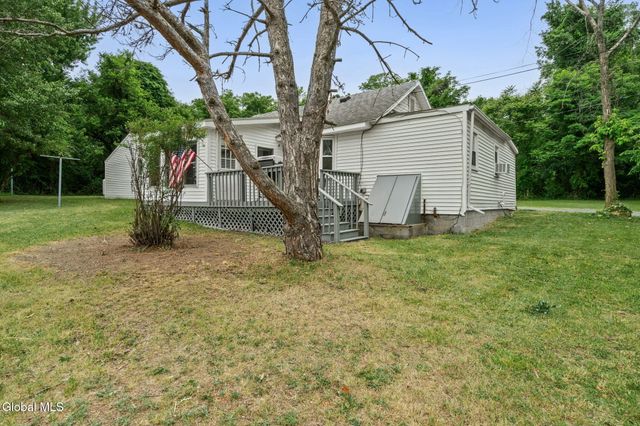 5 Wanzer Avenue, East Greenbush, NY 12144
