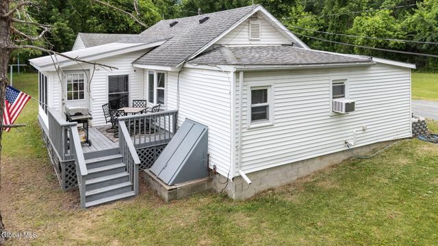 5 Wanzer Avenue, East Greenbush, NY 12144