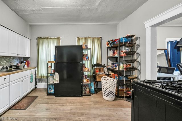 6904 Lawn Avenue, Cleveland, OH 44102