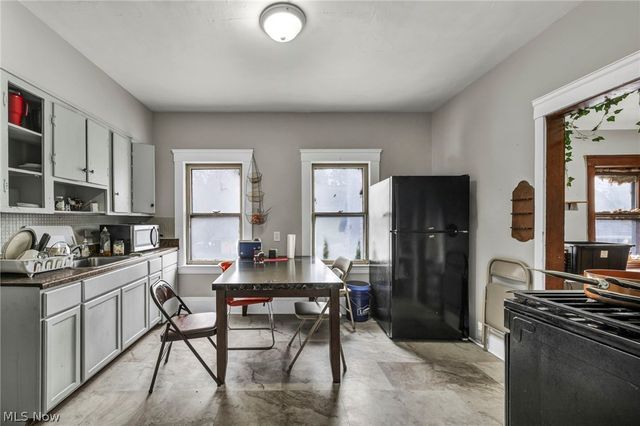 6904 Lawn Avenue, Cleveland, OH 44102